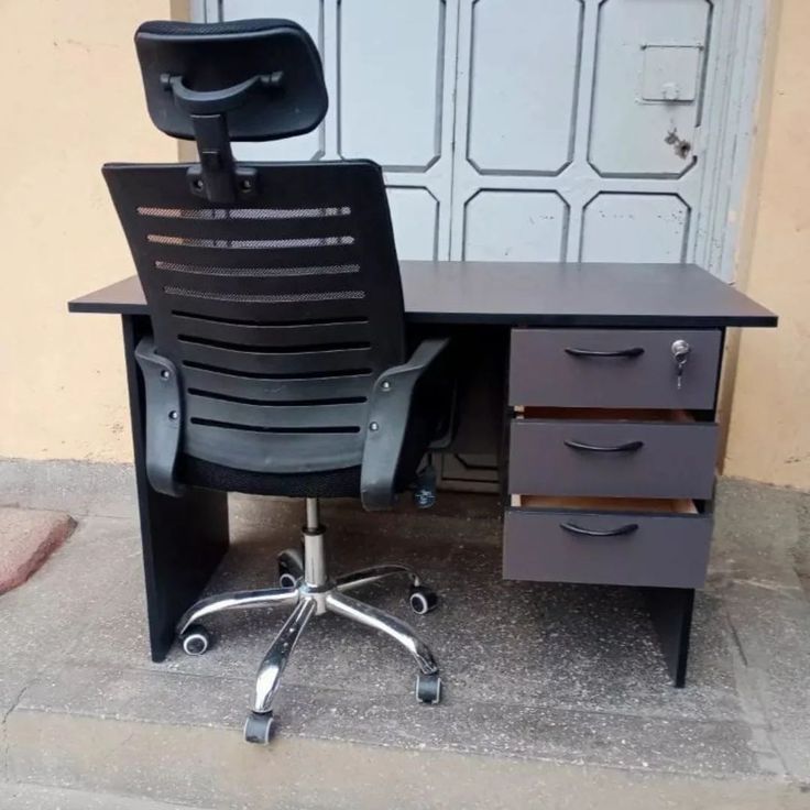 Black desk and chair
